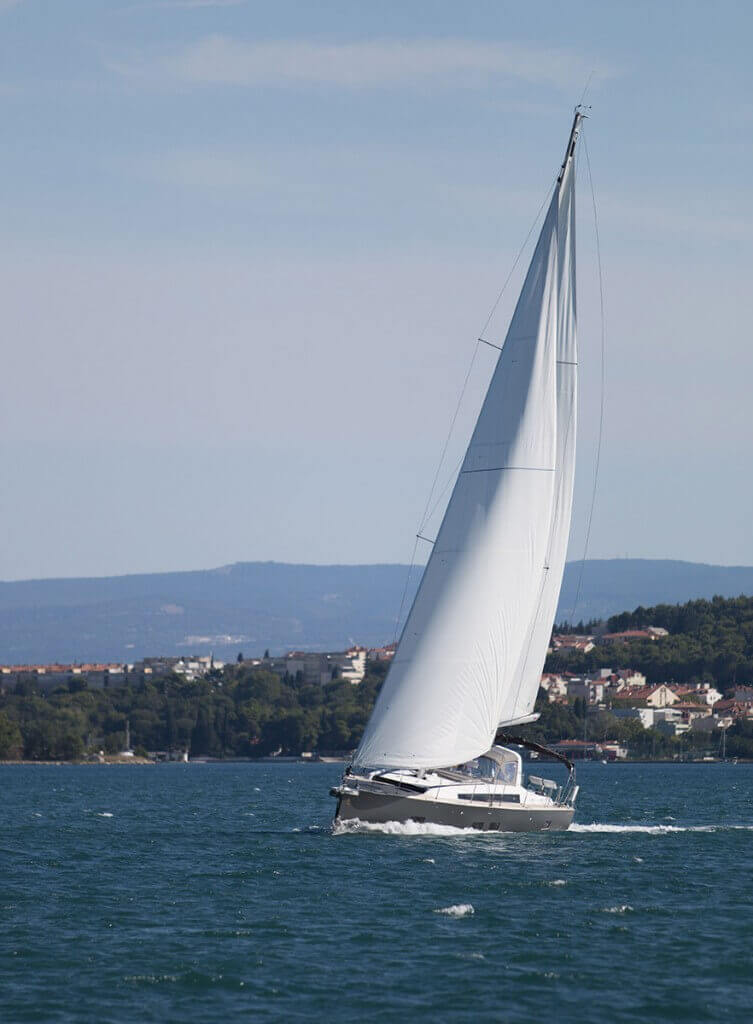luxusná jachta Oceanis 55 na mori